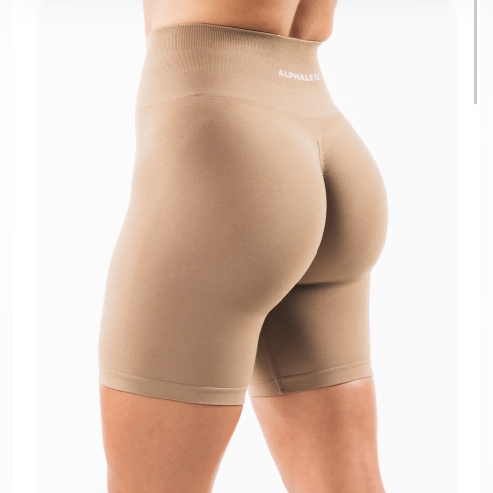 Alphalete AMPLIFY SHORT 6.5” - Small